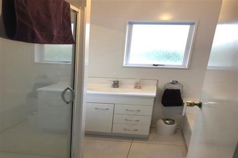 Photo of property in 1/13 De Quincey Terrace, Highland Park, Auckland, 2010