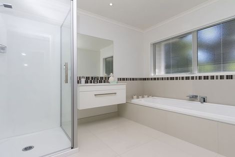 Photo of property in 10a Bacot Place, Howick, Auckland, 2014