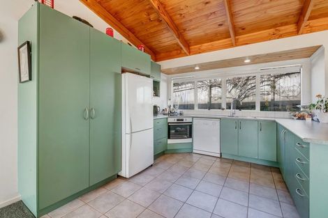 Photo of property in 72 Cabeleigh Drive, Helensville, 0800