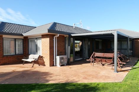 Photo of property in 68 Guildford Drive, Paraparaumu, 5032