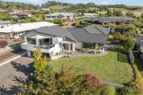 Photo of property in 27 Kinder Street, Acacia Bay, Taupo, 3330