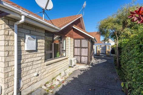 Photo of property in 37 Rosebank Grove, Waikanae, 5036