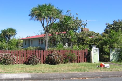 Photo of property in 53 Cobham Crescent, Kelston, Auckland, 0602