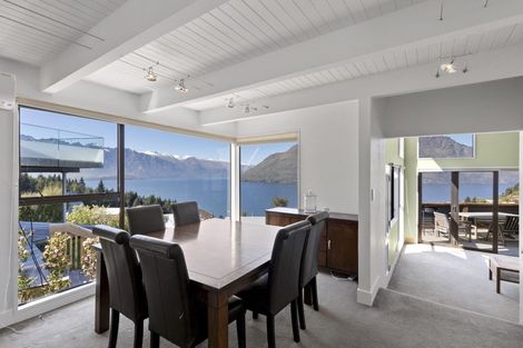 Photo of property in 92 Wynyard Crescent, Fernhill, Queenstown, 9300