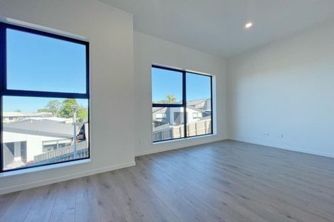 Photo of property in 7/105 Hobsonville Road, West Harbour, Auckland, 0618