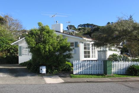 Photo of property in 65 Churton Drive, Churton Park, Wellington, 6037