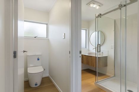 Photo of property in 5 Moxham Grove, Massey, Auckland, 0614