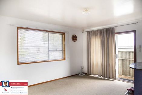 Photo of property in 1/38 Akoranga Drive, Northcote, Auckland, 0627