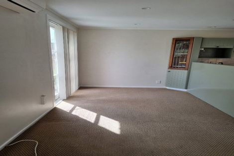 Photo of property in 8 Birdwood Road, Swanson, Auckland, 0612