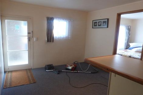 Photo of property in 1/1a Divich Avenue, Te Atatu South, Auckland, 0610