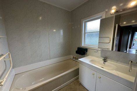 Photo of property in 2 Keays Road, Avenues, Whangarei, 0110