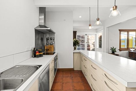 Photo of property in 23 Fitzroy Road, Bluff Hill, Napier, 4110