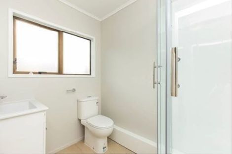 Photo of property in 162 Luckens Road, West Harbour, Auckland, 0618