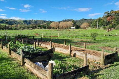 Photo of property in 4 Cemetery Road, Kuaotunu, Whitianga, 3592