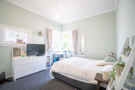 Photo of property in 40 Kingswood Street, Takaro, Palmerston North, 4412