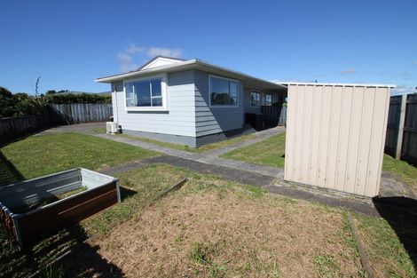 Photo of property in 14b Bayswater Place, Newlands, Wellington, 6037