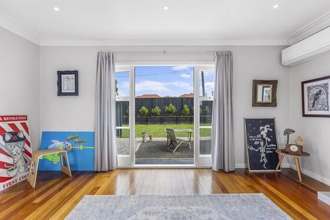 Photo of property in 1612 Great North Road, Waterview, Auckland, 1026