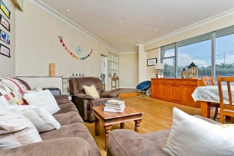 Photo of property in 1/1 Tudor Place, Mairangi Bay, Auckland, 0630