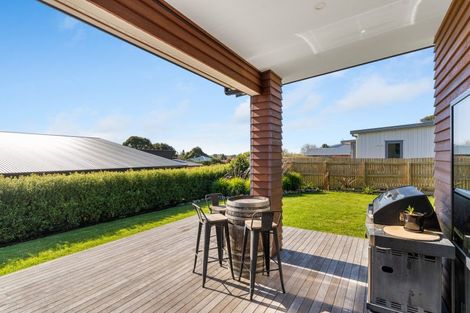 Photo of property in 10 Karearea Avenue, Waikanae, 5036