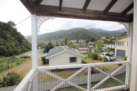 Photo of property in 38 Buller Street, Picton, 7220