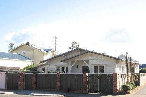 Photo of property in 102 Muritai Road, Eastbourne, Lower Hutt, 5013