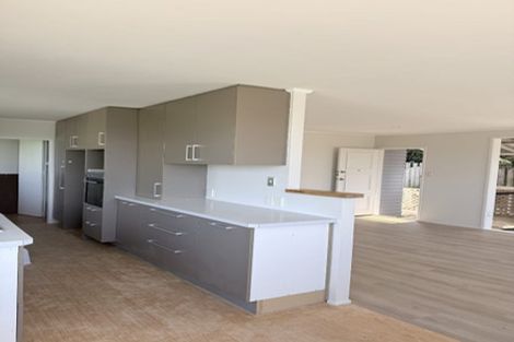 Photo of property in 5 Red Beach Road, Red Beach, 0932
