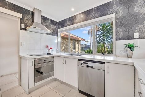 Photo of property in 13 Bridgehead Cove, West Harbour, Auckland, 0618
