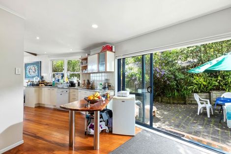 Photo of property in 20 Holt Avenue, Torbay, Auckland, 0630