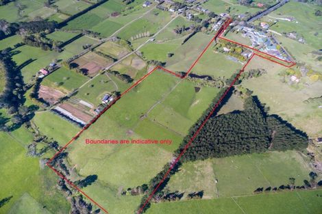 Photo of property in 450 Waitakere Road, Taupaki, Henderson, 0782