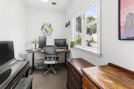 Photo of property in 11 Creswick Terrace, Northland, Wellington, 6012