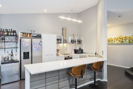 Photo of property in 94 Lake Panorama Drive, Henderson Valley, Auckland, 0612