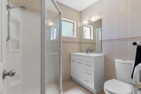 Photo of property in 2/845 East Coast Road, Northcross, Auckland, 0630