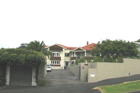 Photo of property in 15 Stanley Point Road, Stanley Point, Auckland, 0624