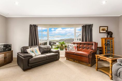 Photo of property in 7 Luff Place, Whitby, Porirua, 5024
