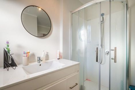 Photo of property in 2/18 Kashmir Road, Glen Eden, Auckland, 0602