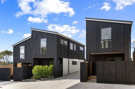 Photo of property in 72b Weatherly Road, Torbay, Auckland, 0630