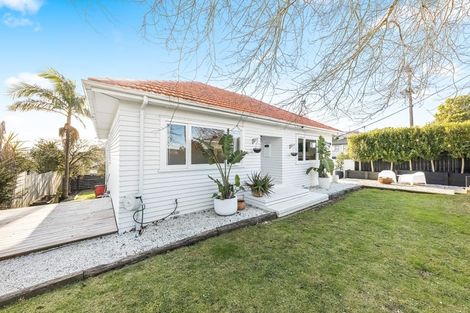 Photo of property in 1/150 East Coast Road, Forrest Hill, Auckland, 0620