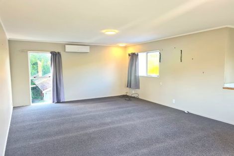 Photo of property in 13a Kingsbridge Place, Newlands, Wellington, 6037