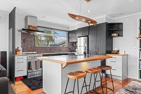 Photo of property in 7210 South Road, Warea, New Plymouth, 4381