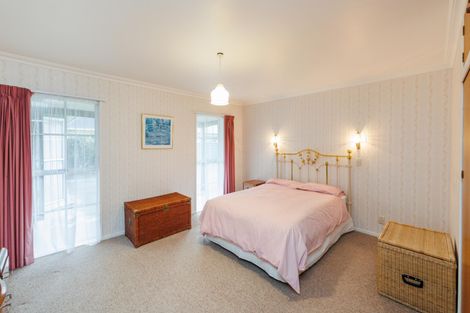 Photo of property in 4 Bambery Court, Palmerston North, 4414