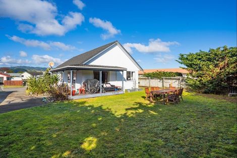 Photo of property in 32 Rosewood Place, Paraparaumu, 5032