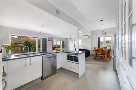 Photo of property in 39 Titirangi Road, New Lynn, Auckland, 0600