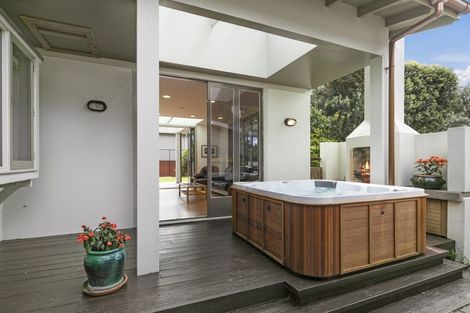 Photo of property in 437 Muritai Road, Eastbourne, Lower Hutt, 5013