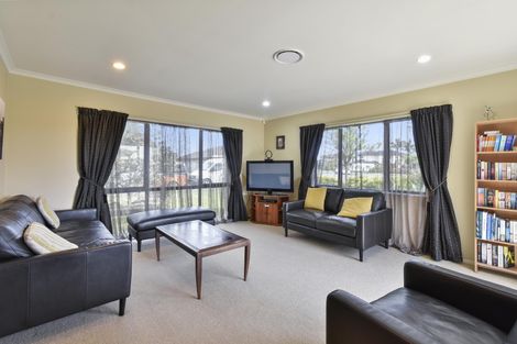 Photo of property in 19 Fergy Crescent, Wattle Downs, Auckland, 2103