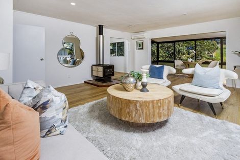 Photo of property in 1/24 Sandown Road, Rothesay Bay, Auckland, 0630