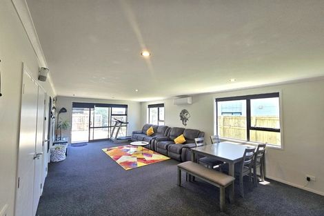 Photo of property in 25 Discovery Place, Marfell, New Plymouth, 4310