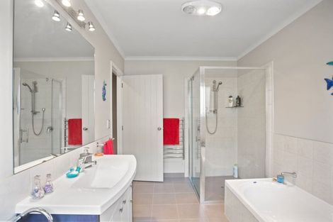 Photo of property in 2 Mccall Avenue, Pauanui, Hikuai, 3579