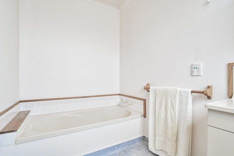 Photo of property in 3/239 Warwick Road, Mayfair, Hastings, 4122