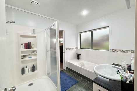 Photo of property in 32 Rush Creek Drive, Westgate, Auckland, 0614