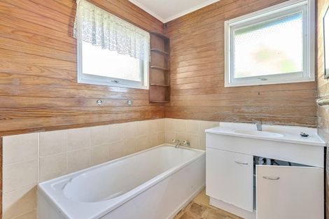 Photo of property in 15 Catalina Crescent, Forrest Hill, Auckland, 0620